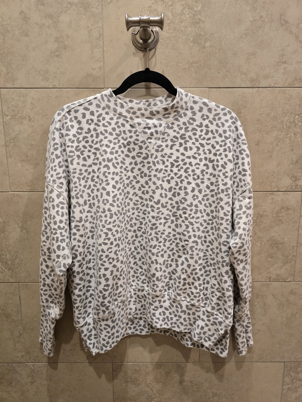 Abercrombie & Fitch Light Gray Leopard Crewneck Sweater Sz. S